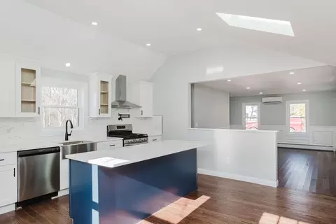 4 Cold Brook Ln, Dartmouth, MA 02747