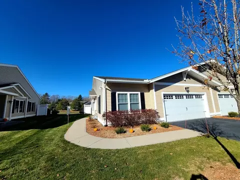 126 Rogerson Xing #126, Uxbridge, MA 01569