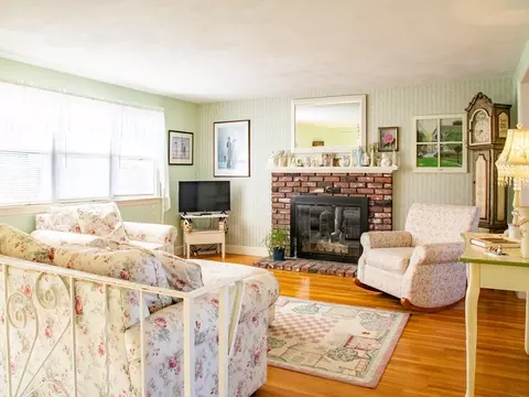 107 Atwell Cir, Marshfield, MA 02050 photo 2