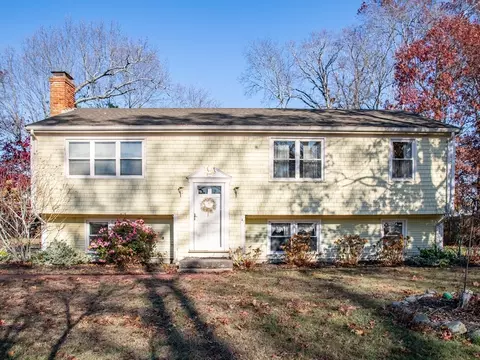 107 Atwell Cir, Marshfield, MA 02050