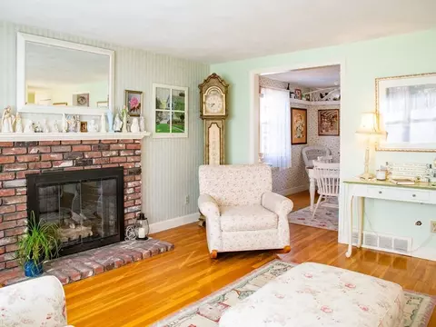 107 Atwell Cir, Marshfield, MA 02050 photo 4