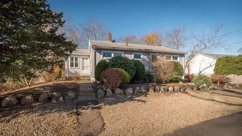 10 Blueberry Ln, Gloucester, MA 01930