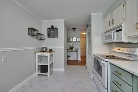 Kitchen - 2 Summit Dr #34, Reading, MA 01867 photo 3 of 3