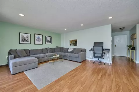 Living - 2 Summit Dr #34, Reading, MA 01867 photo 2 of 3