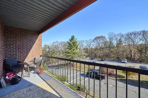 Exterior - 2 Summit Dr #34, Reading, MA 01867 photo 3 of 4