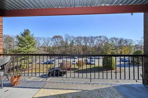Exterior - 2 Summit Dr #34, Reading, MA 01867 photo 2 of 4