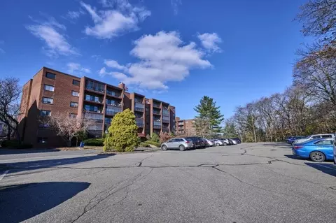 Exterior - 2 Summit Dr #34, Reading, MA 01867 photo 1 of 4