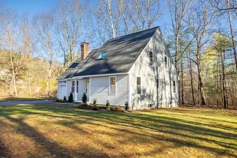 Exterior - 152 Willow St, Acton, MA 01720 photo 3 of 9