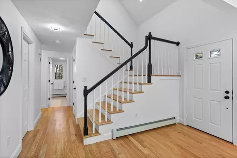 Entry Way - 152 Willow St, Acton, MA 01720 photo 3 of 4