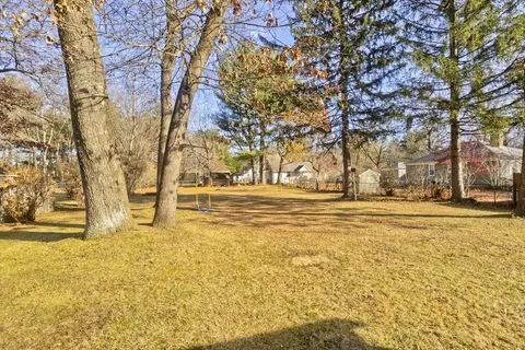 Exterior - 17 Glenoak Dr, Springfield, MA 01129 photo 4 of 5
