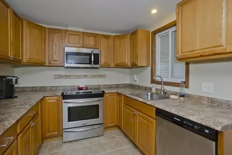 Kitchen - 17 Glenoak Dr, Springfield, MA 01129 photo 1 of 2
