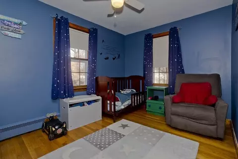 Bedroom - 17 Glenoak Dr, Springfield, MA 01129 photo 2 of 3