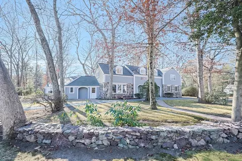 29 Westwood Park Cir, Attleboro, MA 02703