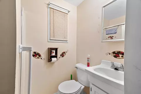 210 Tecumseh St, Fall River, MA 02721 photo 24
