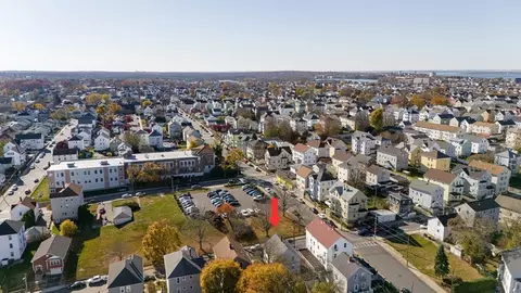 210 Tecumseh St, Fall River, MA 02721 photo 4