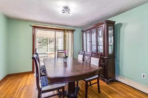 Dining - 86 Spruce Rd, Reading, MA 01867 photo 2 of 3