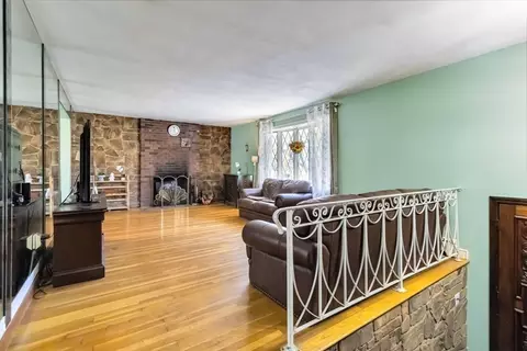 Living - 86 Spruce Rd, Reading, MA 01867 photo 3 of 7
