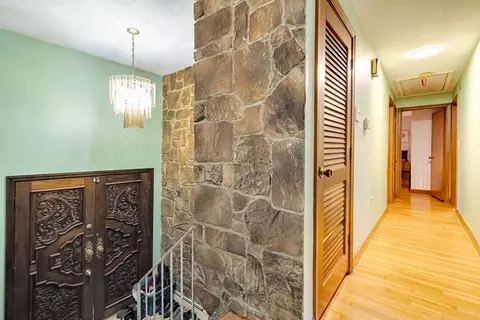 Entry Way - 86 Spruce Rd, Reading, MA 01867 photo 2 of 2