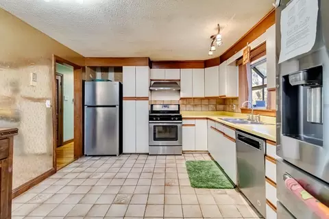 Kitchen - 86 Spruce Rd, Reading, MA 01867 photo 1 of 4