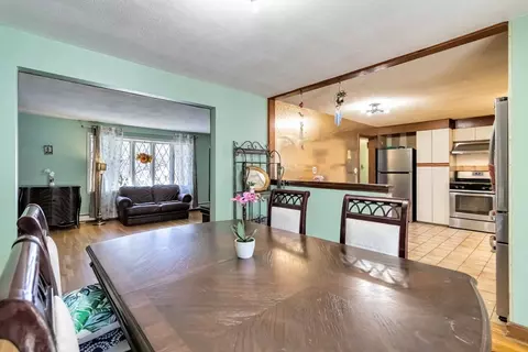 Dining - 86 Spruce Rd, Reading, MA 01867 photo 3 of 3