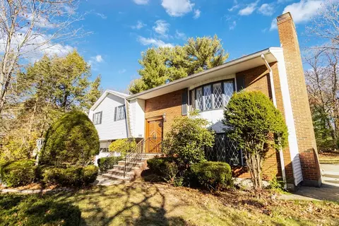 Exterior - 86 Spruce Rd, Reading, MA 01867 photo 3 of 6