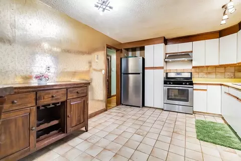 Kitchen - 86 Spruce Rd, Reading, MA 01867 photo 2 of 4