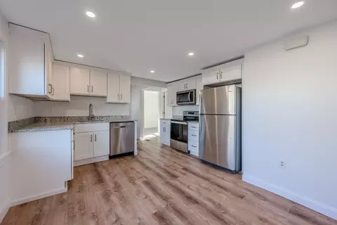 7 Pleasant St, Dracut, MA 01826