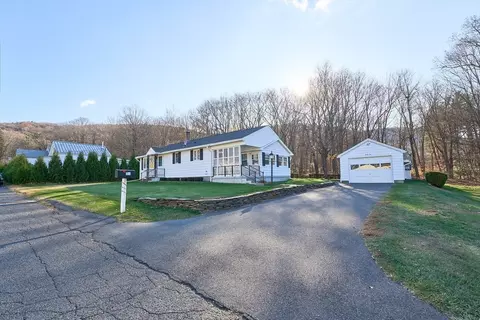 22 Chapin St, Easthampton, MA 01027 photo 2
