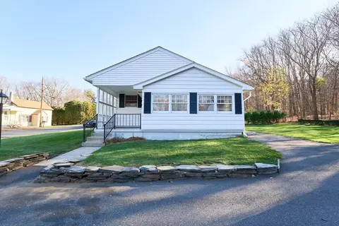 22 Chapin St, Easthampton, MA 01027 photo 4