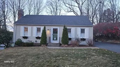 25 Crescent Hl, East Longmeadow, MA 01028