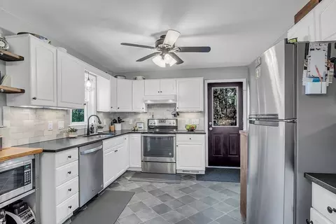 8 Stevens Ave, Middleton, MA 01949 photo 3