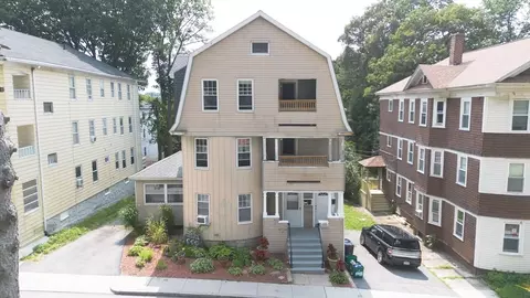 8 Agawam St, Worcester, MA 01603