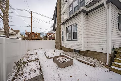 60 Sylvan St, Springfield, MA 01108 photo 5