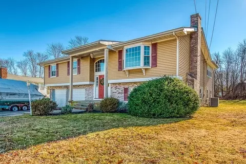 8 Flintlock Ln, Dedham, MA 02026