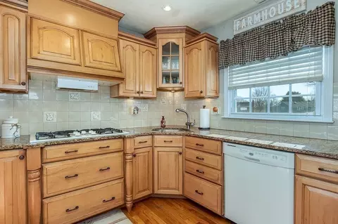 8 Flintlock Ln, Dedham, MA 02026 photo 7