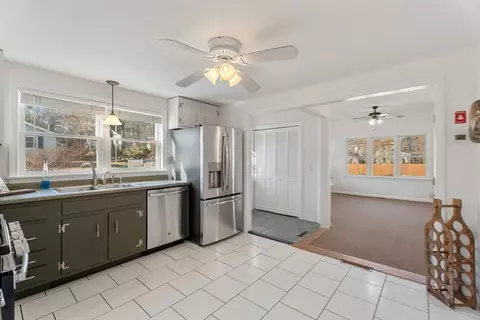 8 Gloria Rd, Georgetown, MA 01833 photo 7