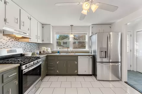 8 Gloria Rd, Georgetown, MA 01833 photo 9