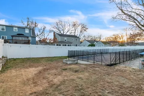 Exterior - 39 Hartwick St, Springfield, MA 01108 photo 4 of 8