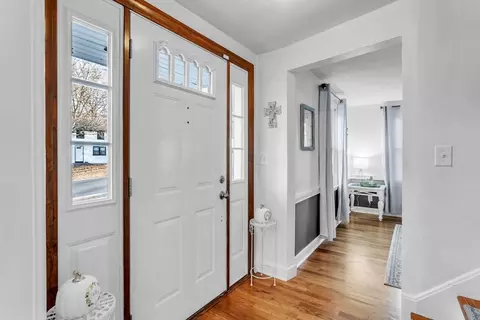 Entry Way - 39 Hartwick St, Springfield, MA 01108 photo 3 of 5