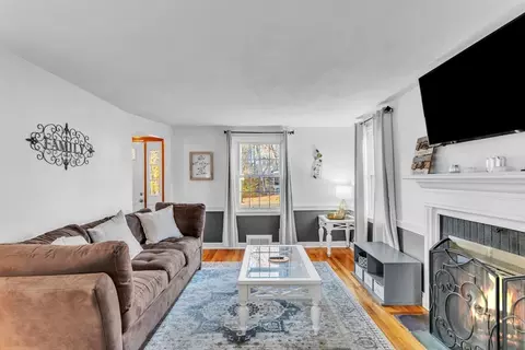Living - 39 Hartwick St, Springfield, MA 01108 photo 3 of 5