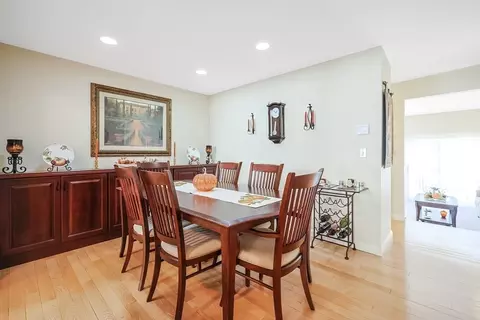102 Gaslight Ln #102, Easton, MA 02356