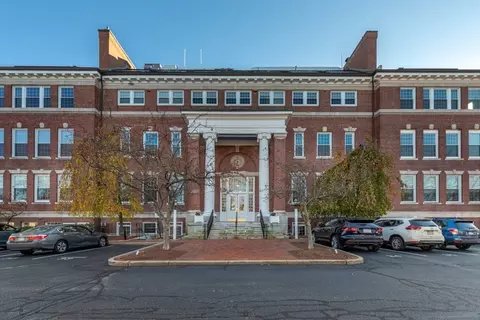 52 Sanborn St #205, Reading, MA 01867