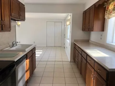 55 Balboa Dr, Springfield, MA 01119 photo 10