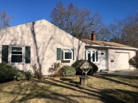 55 Balboa Dr, Springfield, MA 01119 photo 2