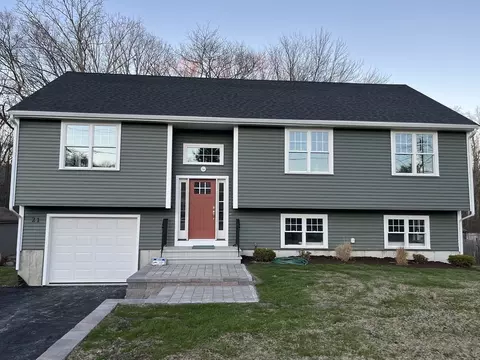 21 Doral Ln, Attleboro, MA 02703
