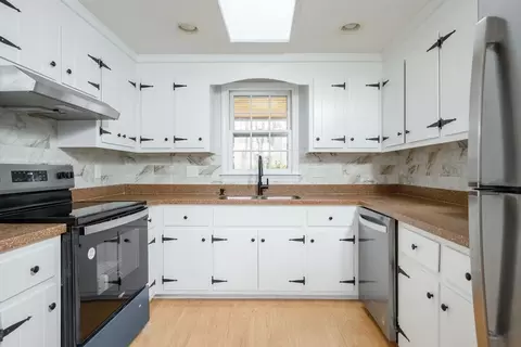 Kitchen - 101 Maushop, Barnstable, MA 02630 photo 3 of 4