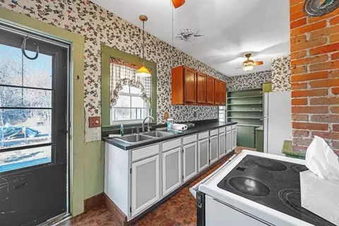115 West St, Ware, MA 01082 photo 15