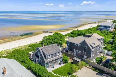 240 Robbins Hill Rd, Brewster, MA 02631
