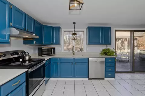 239 Park St, Easthampton, MA 01027 photo 2