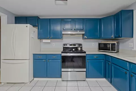 239 Park St, Easthampton, MA 01027 photo 3